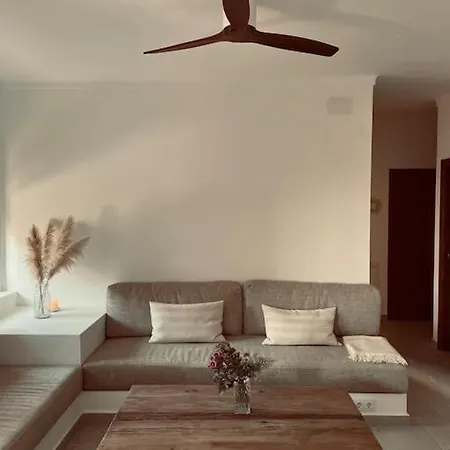 Villa Renovated House Palau-saverdera *