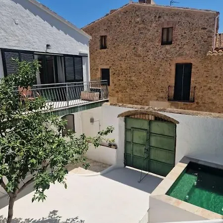 Renovated House Palau-saverdera Villa