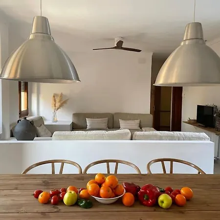 Renovated House Palau-saverdera * Palau Saverdera
